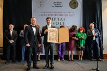 Ev Bortermeloje Zsolt es a dij | Pannonhalmi Főapátság Pincészete